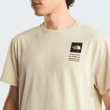 Koszulka z krótkim rękawem The North Face Icon Celebration Regular Short Sleeve Tee-Graphic Men DOM DESERT STONE